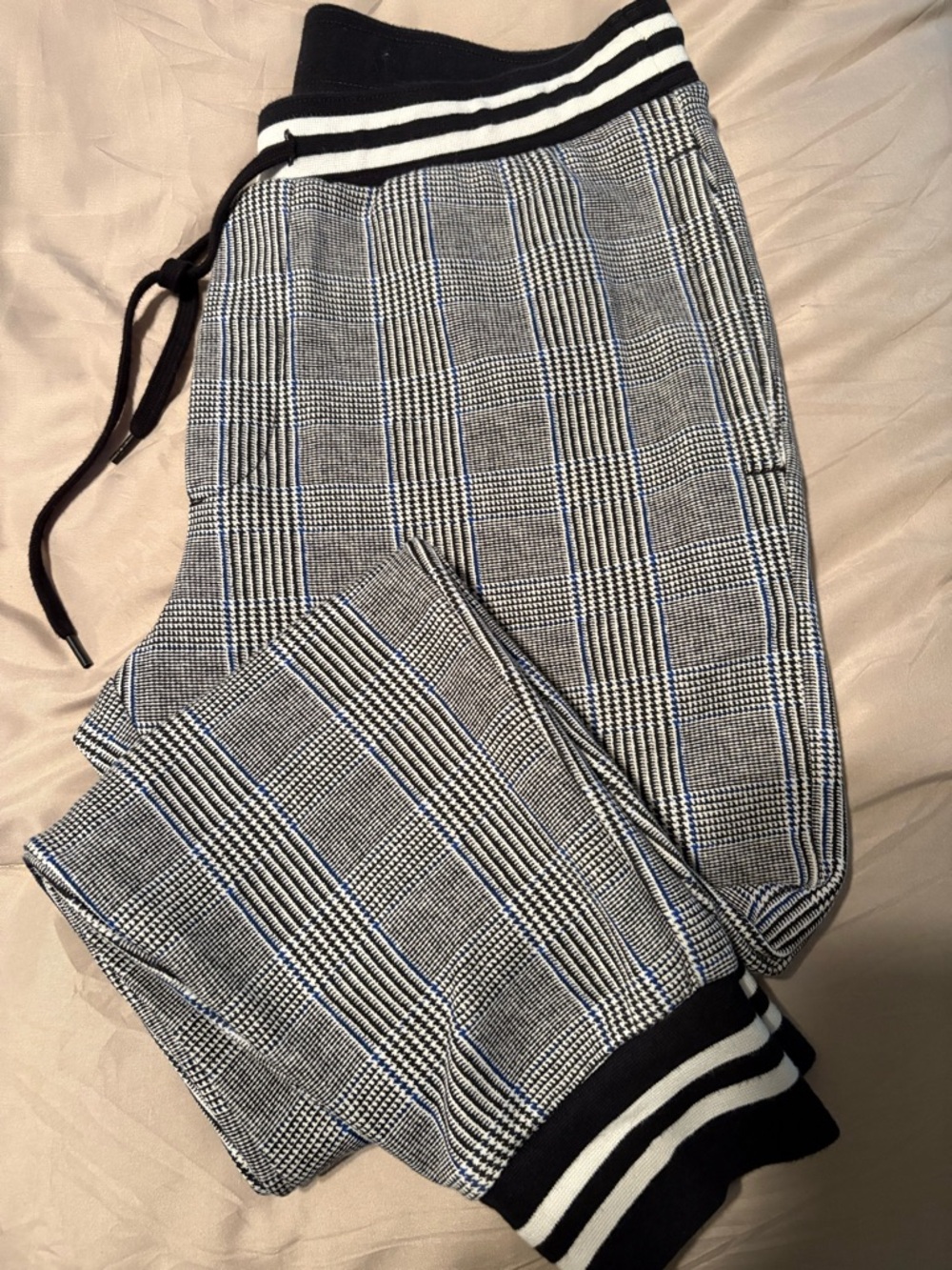 American Eagle Outfitters Black & Gray Plaid Jogger Pants